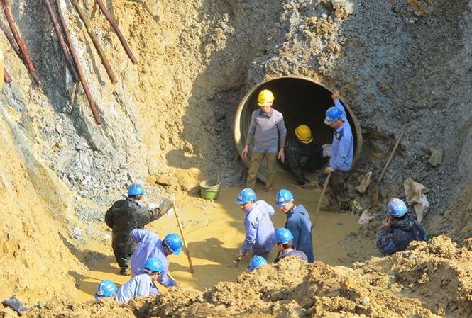 Đường ống sông Đà lại gặp sự cố, hàng vạn hộ dân mất nước - ảnh 1