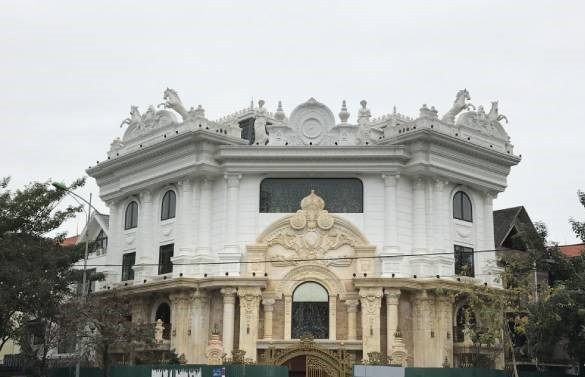 Hà Nội 'lệnh' các quận báo cáo việc nở rộ công trình 'cung điện, lâu đài' hợp thửa - ảnh 1
