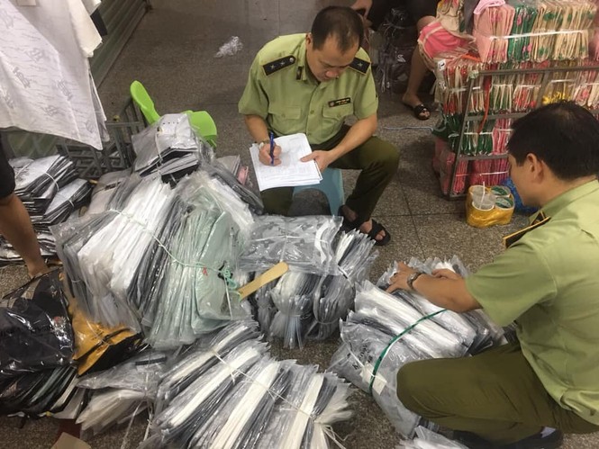 Phát hiện lô hàng lậu lớn vận chuyển qua đường hàng không tại Nội Bài - ảnh 1