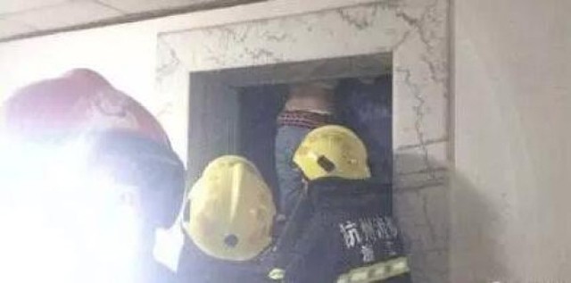 Kinh hoàng thang máy 'nghiền nát' cô gái - ảnh 2
