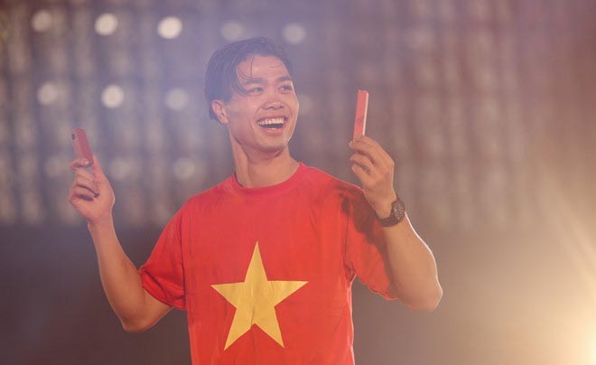 Công Phượng mang son môi đến dự buổi giao lưu - ảnh 3