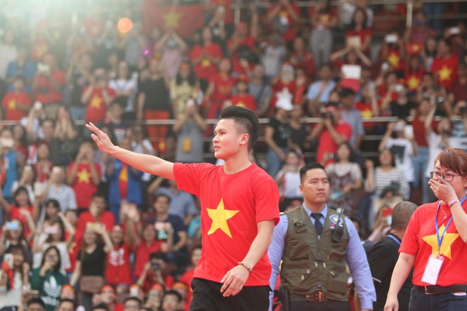 Công Phượng mang son môi đến dự buổi giao lưu - ảnh 2