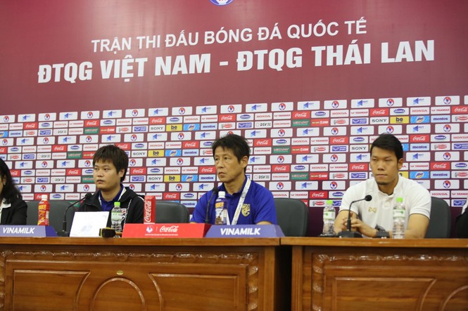 HLV Thái Lan thừa nhận áp lực, dùng từ 'thán phục' nói về tuyển Việt Nam - ảnh 1