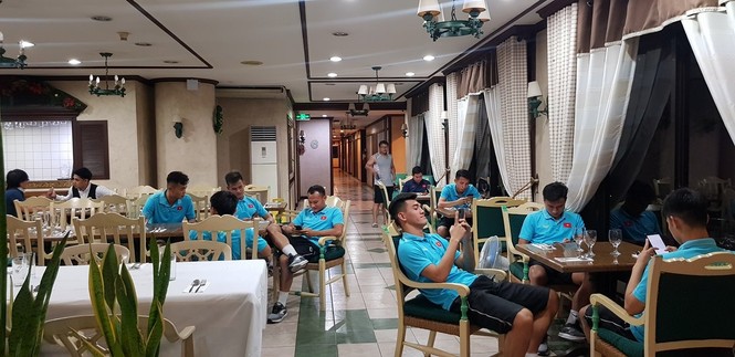 U22 Việt Nam về khách sạn mới, ung dung chờ đấu Brunei - ảnh 1