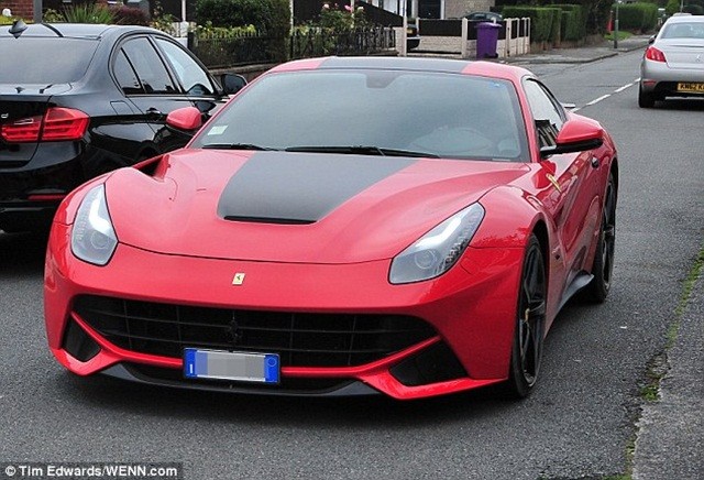 Balotelli khoe siêu xe Ferrari bóng lộn - ảnh 3