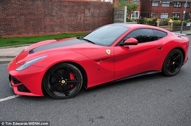 Balotelli khoe siêu xe Ferrari bóng lộn - ảnh 2
