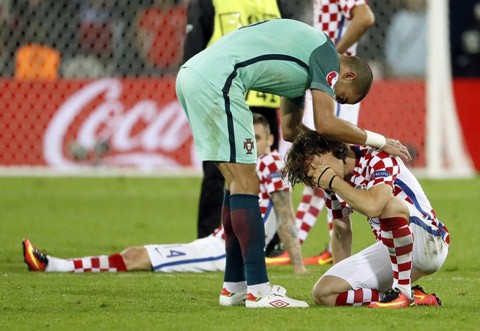 Modric khóc như mưa, Ronaldo dùng bờ vai an ủi - ảnh 4