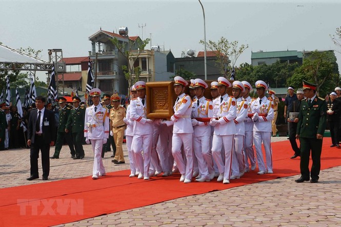 Lễ an táng nguyên Tổng Bí thư Đỗ Mười tại quê nhà - ảnh 23