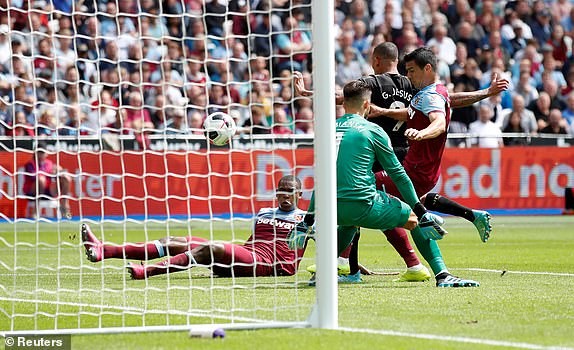 Sterling lập hat-trick, Man City vùi dập West Ham - ảnh 8