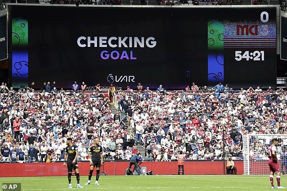 Sterling lập hat-trick, Man City vùi dập West Ham - ảnh 10