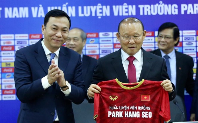 Ký hợp đồng mới, HLV Park Hang Seo 'cảm thấy trách nhiệm nặng nề hơn' - ảnh 1