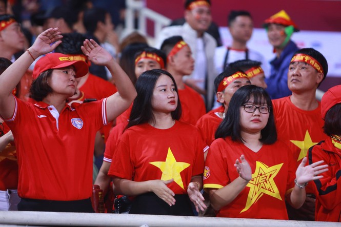 Đánh bại UAE, tuyển Việt Nam lên đầu bảng - ảnh 12