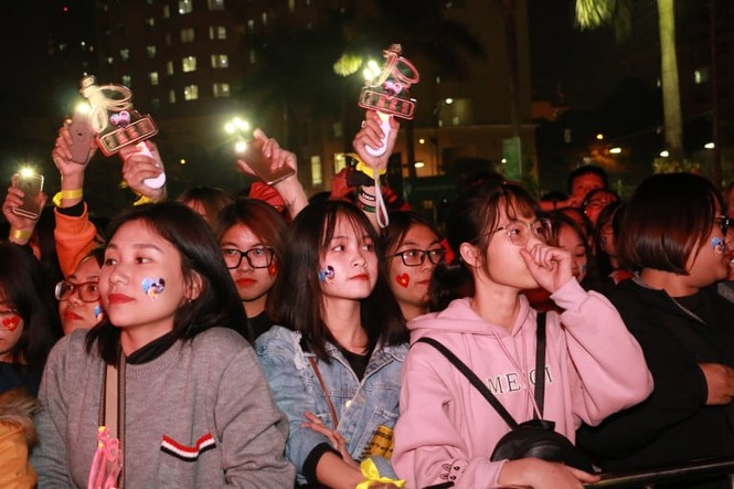 Triệu cổ động viên hò reo ăn mừng U22 Việt Nam vô địch SEA Games 30 - ảnh 45