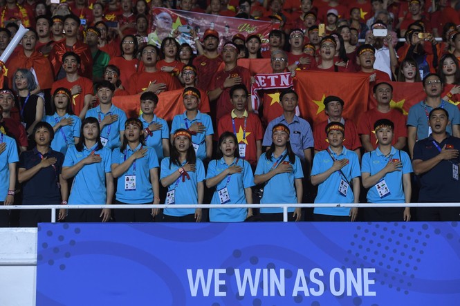 Triệu cổ động viên hò reo ăn mừng U22 Việt Nam vô địch SEA Games 30 - ảnh 35