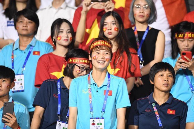 Triệu cổ động viên hò reo ăn mừng U22 Việt Nam vô địch SEA Games 30 - ảnh 37
