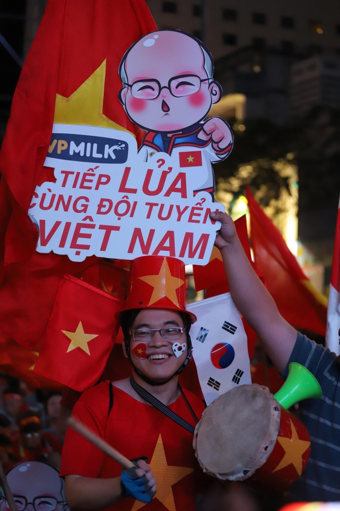 Triệu cổ động viên hò reo ăn mừng U22 Việt Nam vô địch SEA Games 30 - ảnh 31
