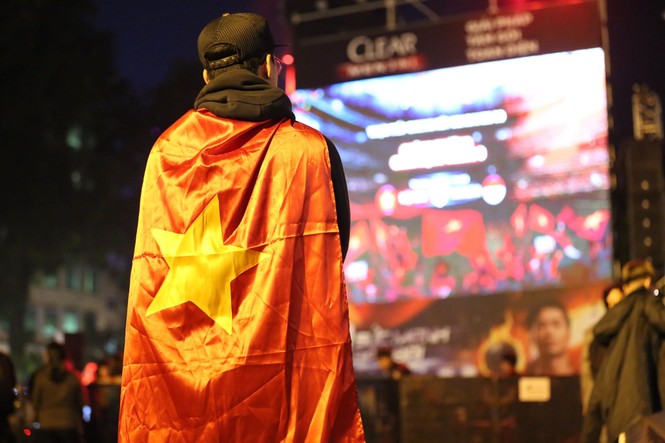 Triệu cổ động viên hò reo ăn mừng U22 Việt Nam vô địch SEA Games 30 - ảnh 47