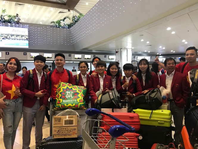 Các nhà vô địch SEA Games về đến Hà Nội - ảnh 61