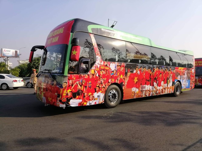 Các nhà vô địch SEA Games về đến Hà Nội - ảnh 53