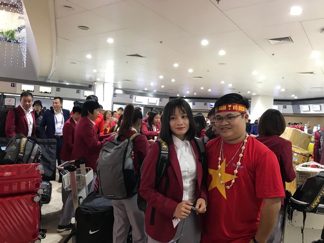 Các nhà vô địch SEA Games về đến Hà Nội - ảnh 60
