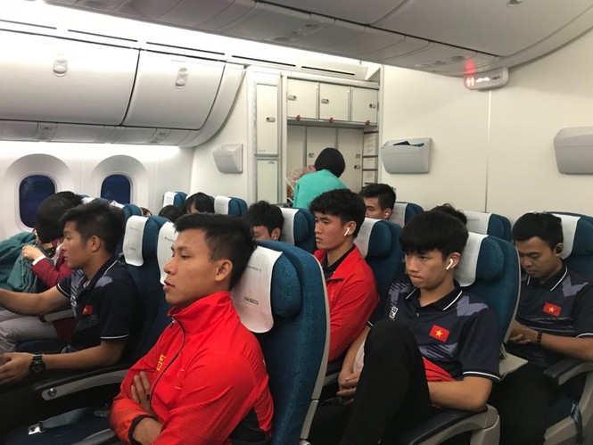 Các nhà vô địch SEA Games về đến Hà Nội - ảnh 48