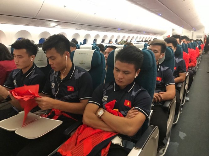 Các nhà vô địch SEA Games về đến Hà Nội - ảnh 47