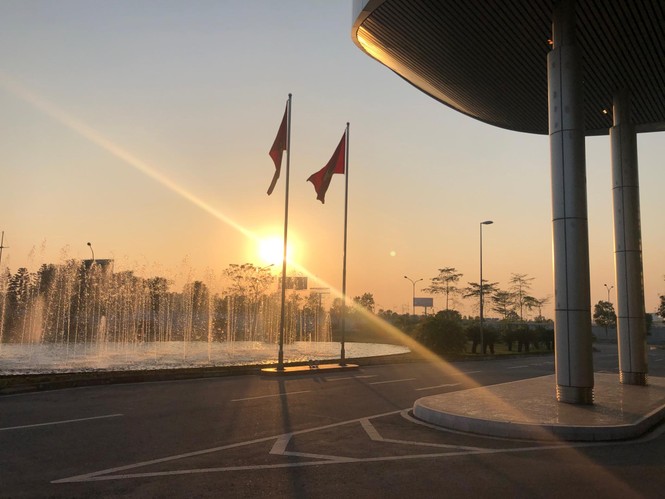 Các nhà vô địch SEA Games về đến Hà Nội - ảnh 30