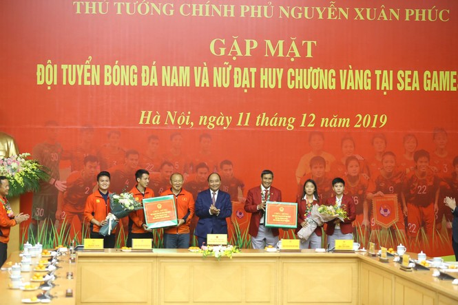 Thủ tướng: Không để tình trạng treo thưởng bóng đá... 'trên giấy' - ảnh 1