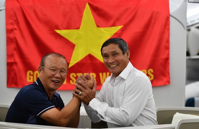 Các nhà vô địch SEA Games về đến Hà Nội - ảnh 50