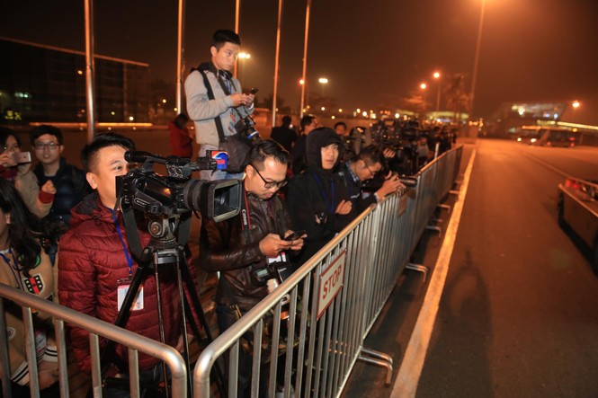 Các nhà vô địch SEA Games về đến Hà Nội - ảnh 18