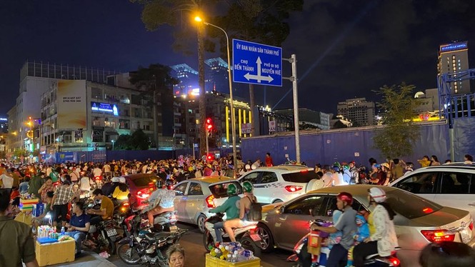 Pháo hoa rực sáng đón năm mới 2020 - ảnh 16
