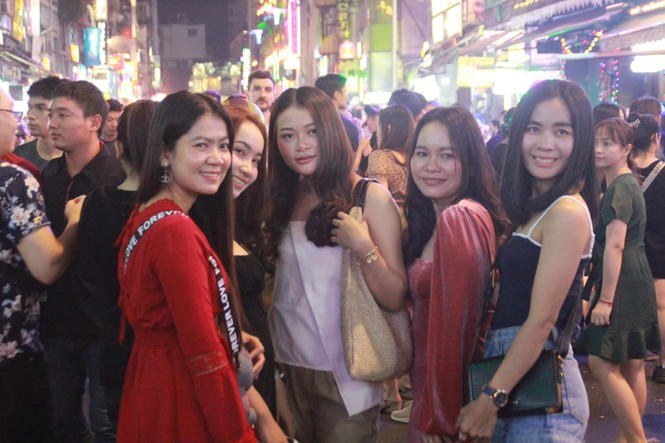 Pháo hoa rực sáng đón năm mới 2020 - ảnh 28