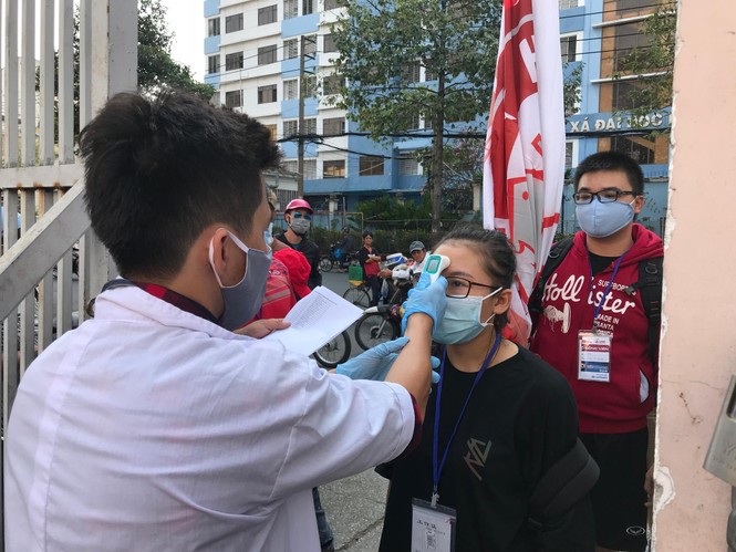 Những cổ động viên siêu may mắn ở Siêu cúp Quốc gia-cúp THACO 2019 - ảnh 9