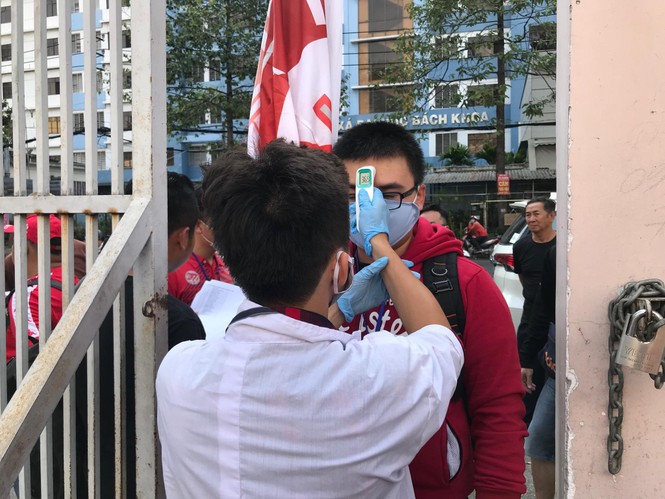Những cổ động viên siêu may mắn ở Siêu cúp Quốc gia-cúp THACO 2019 - ảnh 10