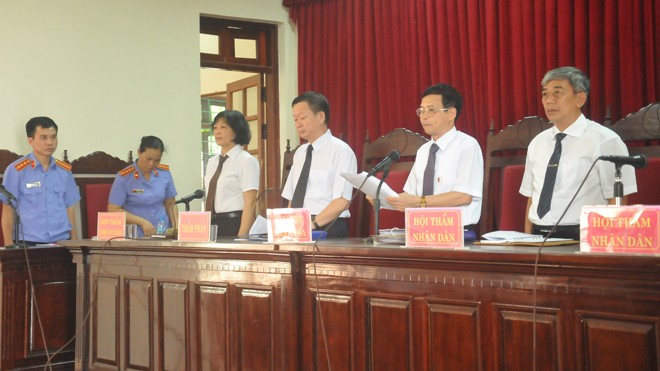 Hai án chung thân vụ 'quan tài diễu phố' - ảnh 1