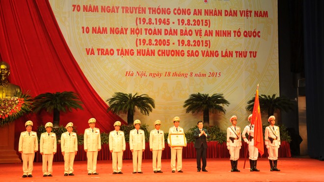 Trao tặng Huân chương Sao vàng lần thứ tư cho lực lượng CAND - ảnh 1