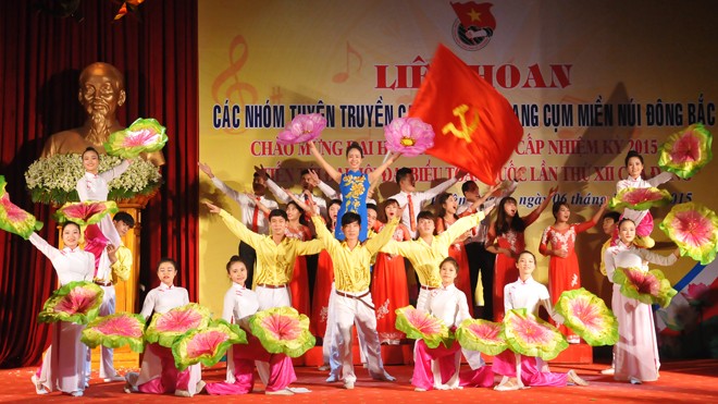 Liên hoan ca khúc cách mạng vùng Đông Bắc Bộ - ảnh 11