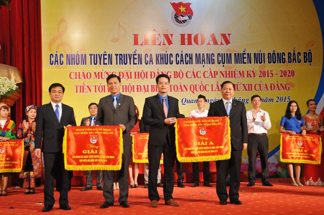 Liên hoan ca khúc cách mạng vùng Đông Bắc Bộ - ảnh 13