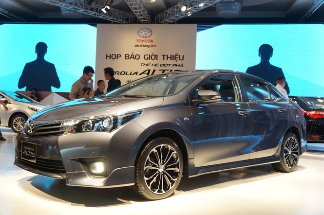 Cận cảnh Toyota Corolla Altis 2.0V đời 2014 - ảnh 1