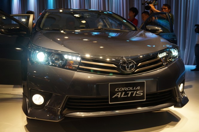 Cận cảnh Toyota Corolla Altis 2.0V đời 2014 - ảnh 3