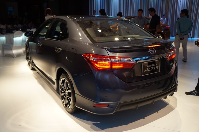 Cận cảnh Toyota Corolla Altis 2.0V đời 2014 - ảnh 4