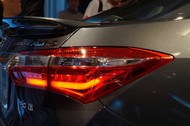 Cận cảnh Toyota Corolla Altis 2.0V đời 2014 - ảnh 6