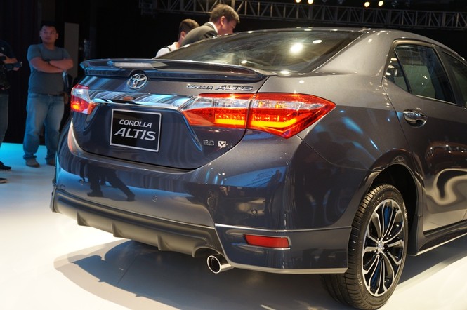 Cận cảnh Toyota Corolla Altis 2.0V đời 2014 - ảnh 7