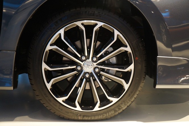 Cận cảnh Toyota Corolla Altis 2.0V đời 2014 - ảnh 8
