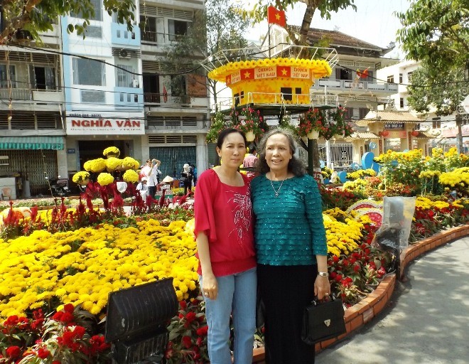 Chen chân chụp ảnh đường hoa Cần Thơ - ảnh 1
