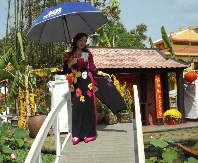 Chen chân chụp ảnh đường hoa Cần Thơ - ảnh 13