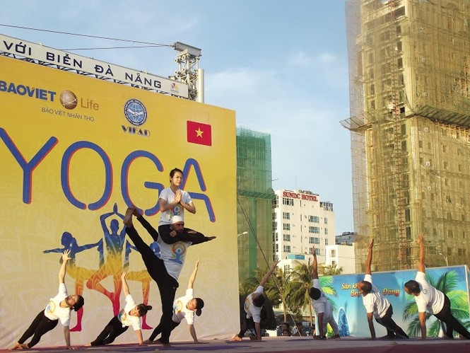 500 người đồng diễn Yoga trên bờ biển Đà Nẵng - ảnh 5