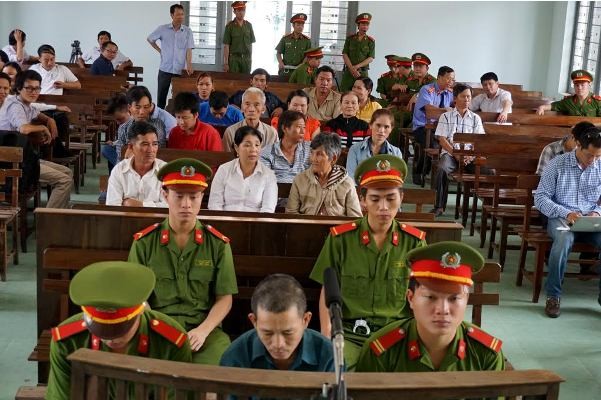 Muộn giờ vì đợi toà cho xe đi đón nhân chứng - ảnh 4