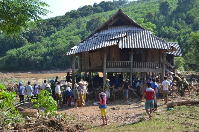 Bàng hoàng trước cảnh tan hoang sau lũ quét ở Nghệ An - ảnh 4