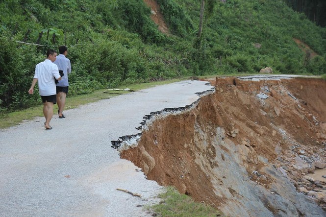 Bàng hoàng trước cảnh tan hoang sau lũ quét ở Nghệ An - ảnh 6